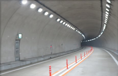 是川トンネル照明設備設置工事